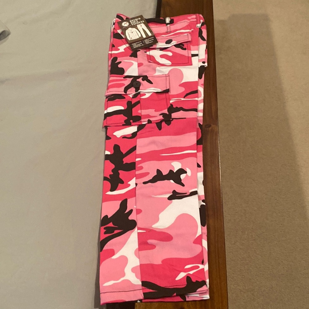 Kids Fatigues. Size small. 22”-28” waist. Brand new. Never worn.